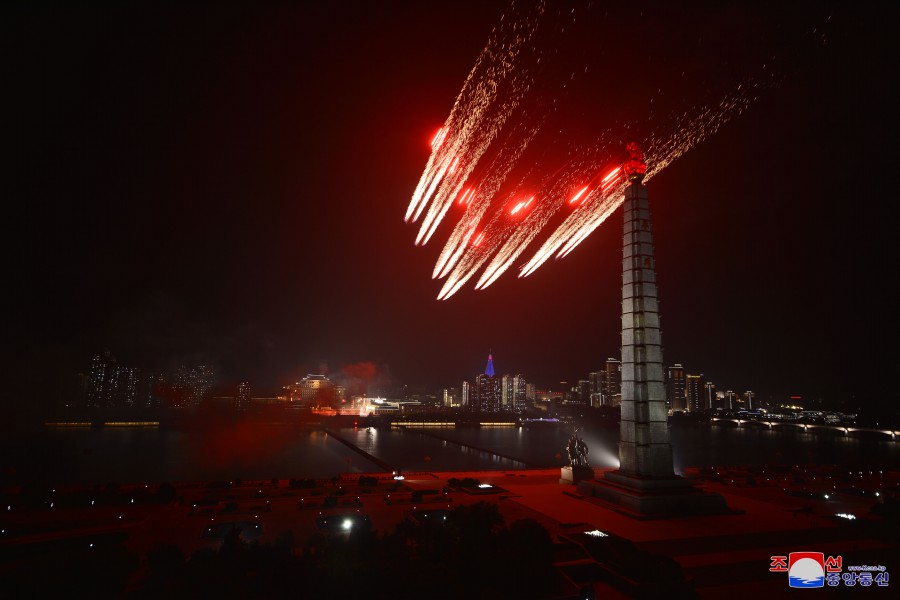 33-조선인민군창건 90돐경축 열병식